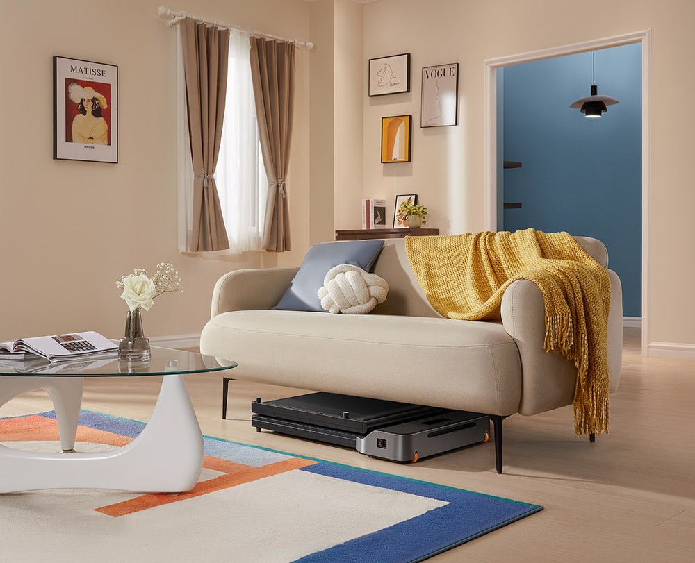 WalkingPad Z1 preklopljen ispod sofe